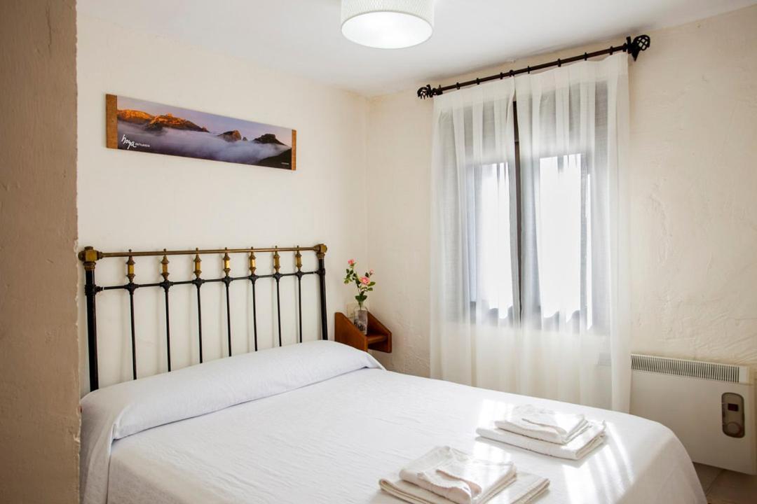 Apartamentos Casa Samper Santa Eulalia de Gallego Bilik gambar